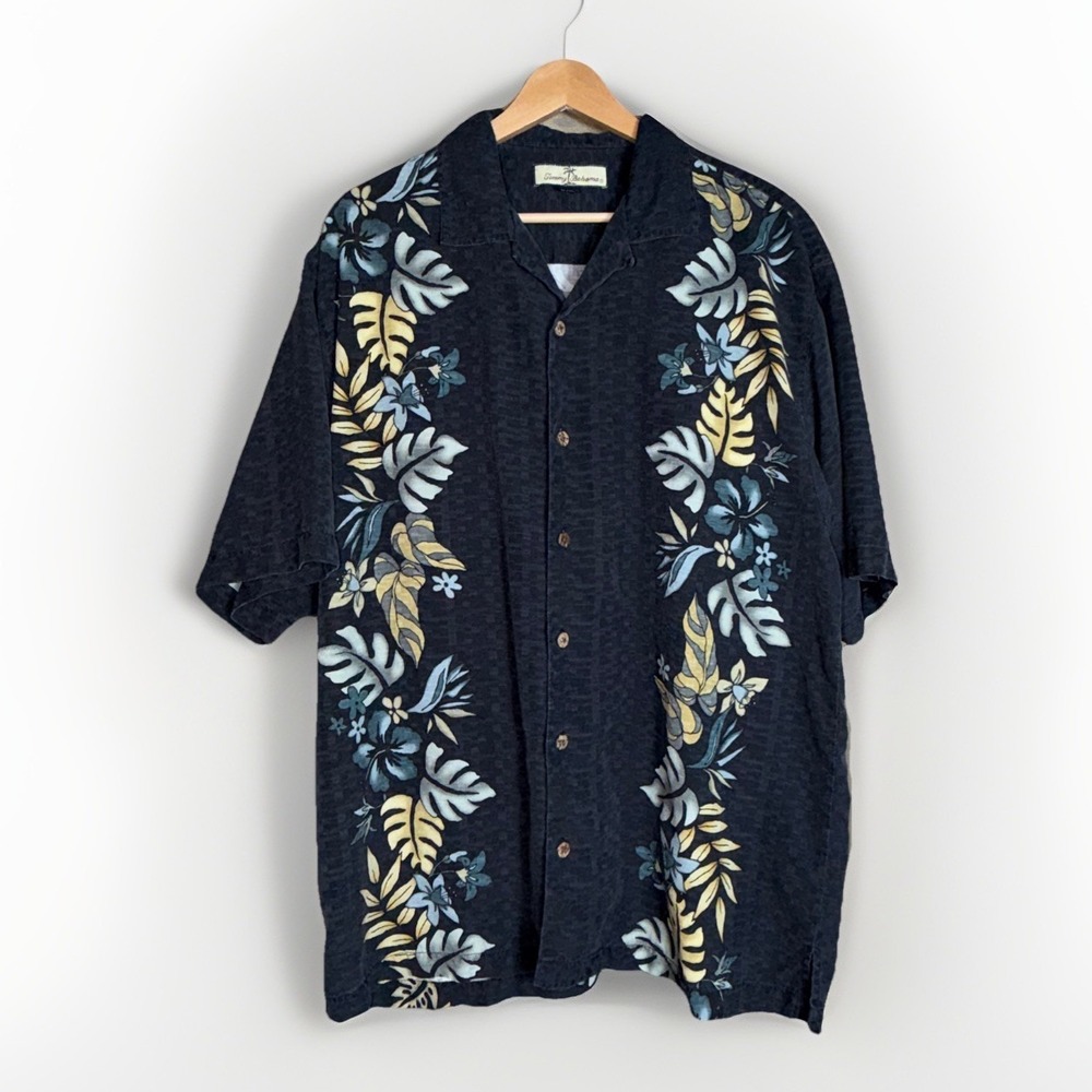 Tommy Bahama Shirt Men's Medium 100% Silk Loop Collar Floral Hawaiian Black